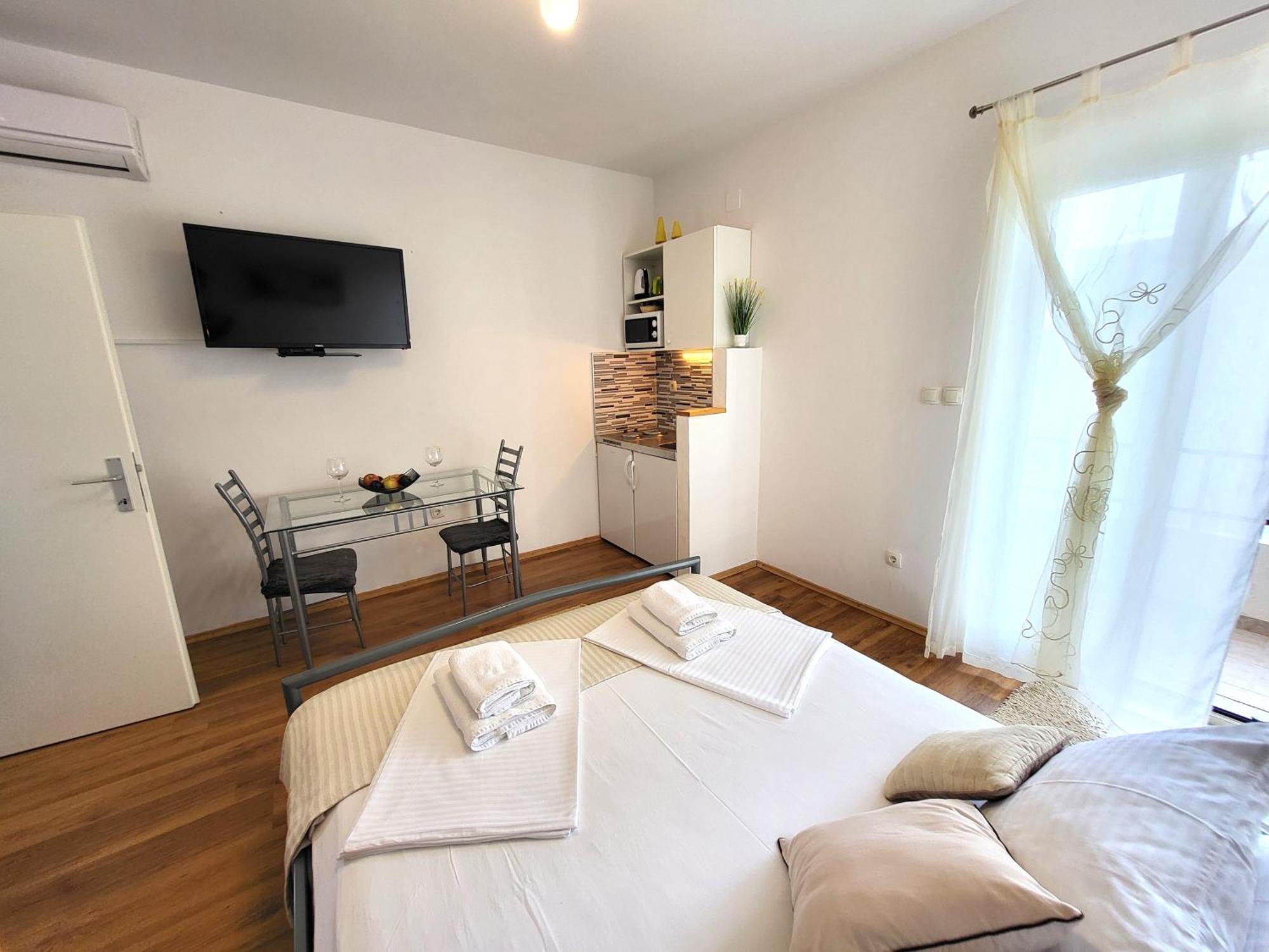 Apartments Vrisnik 젤사 외부 사진