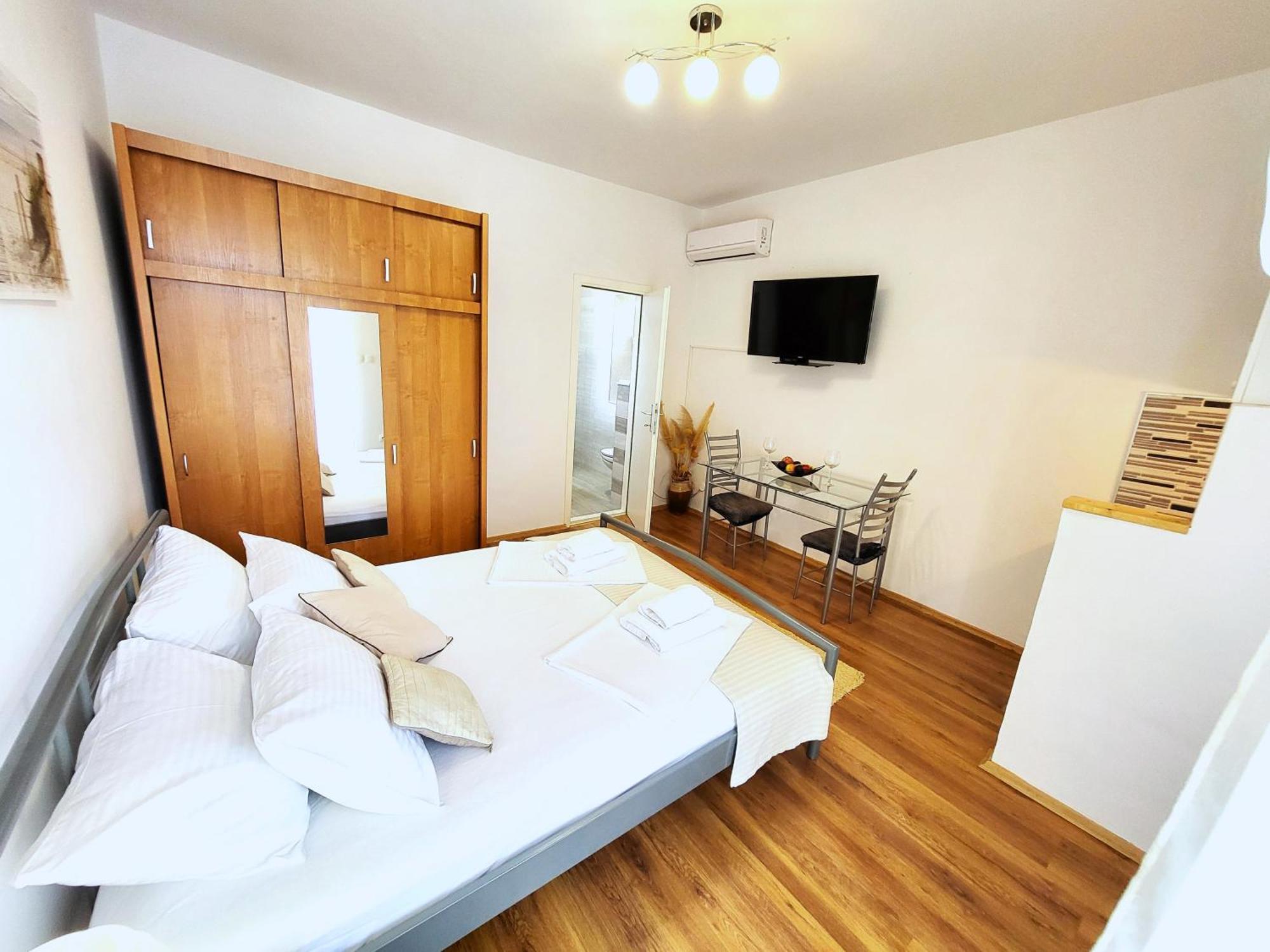 Apartments Vrisnik 젤사 외부 사진