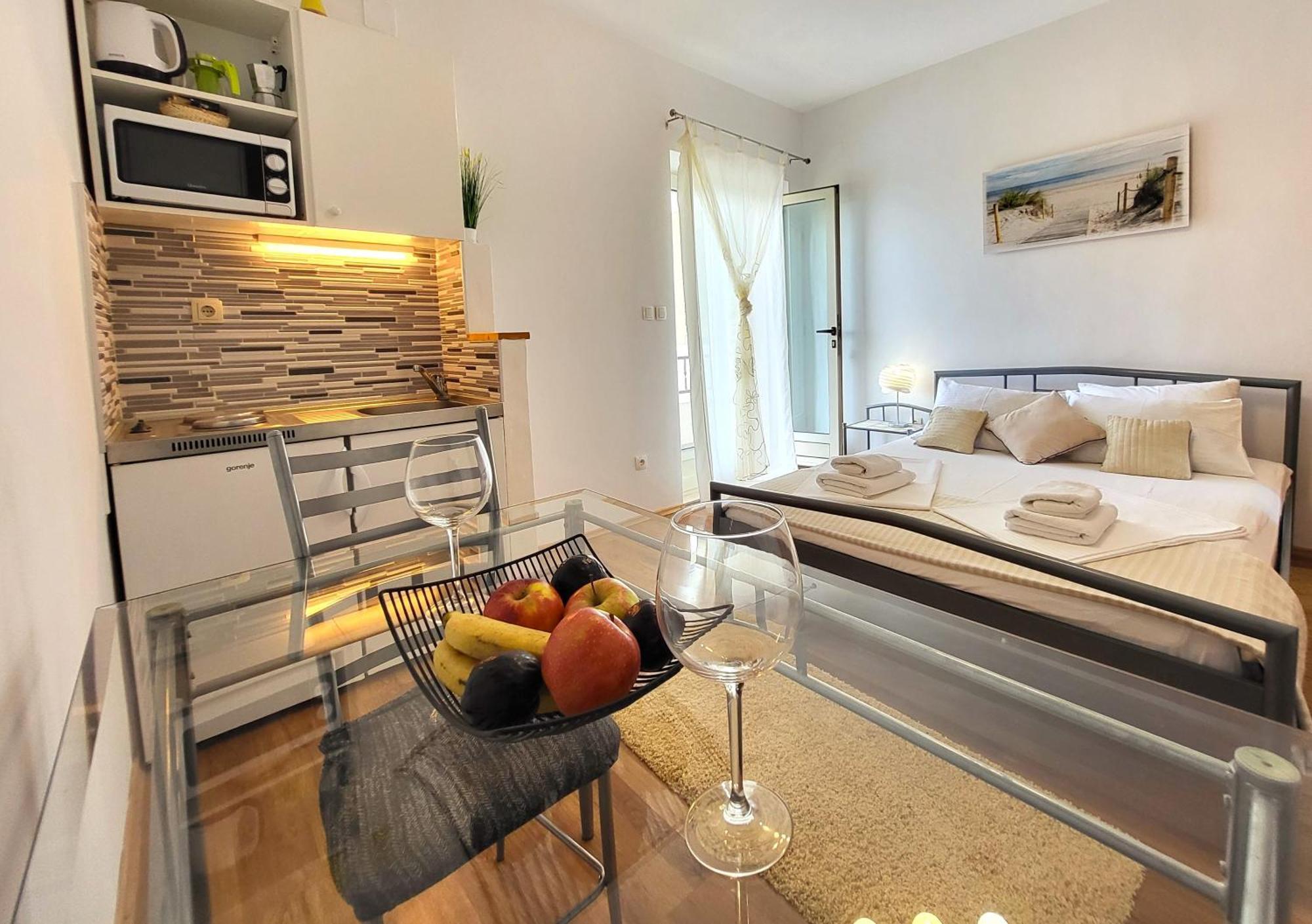 Apartments Vrisnik 젤사 외부 사진