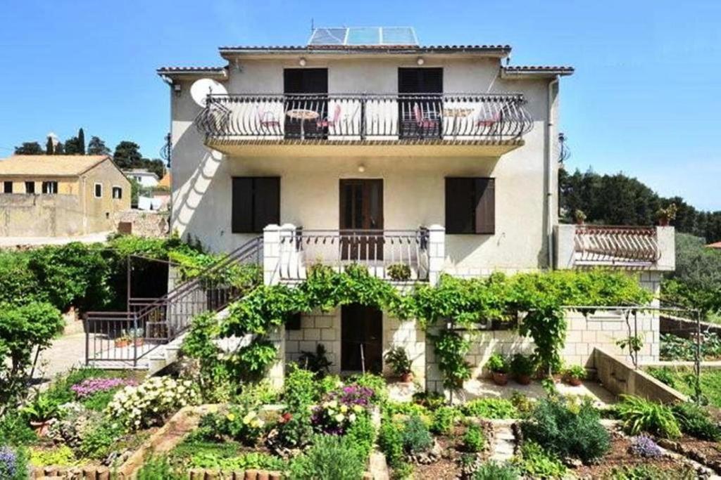 Apartments Vrisnik 젤사 외부 사진
